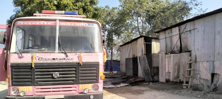भवानी कालिका निर्माण कम्पनीको गोदामा आगलागी ः करोड बढीको क्षति