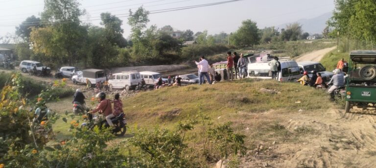 कञ्चनपुरका यातायात मजदुर आन्दोलित हामीले उपचार मात्रै गरिदेउ भनेका छौँ ः घाईते पक्ष