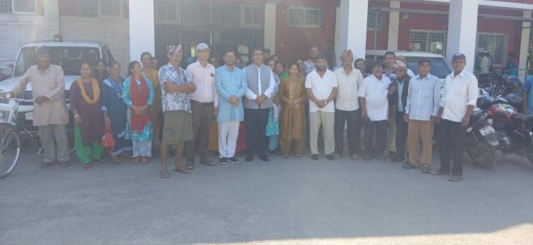 बेदकोट ८का जनप्रतिनिधी र जनताको भूमि आयोगलाई ज्ञापन ः जनतालाई लालपुर्जाबाट बञ्चित नगराउन माग