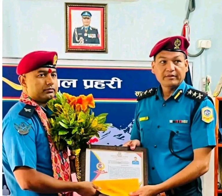 अपराध अनुसन्धानमा उत्कृष्ट कामको कदरः प्रहरी निरीक्षक वीरेन्द्रसिंह थापा बने साउन महिनाका ‘उत्कृष्ट प्रहरी’