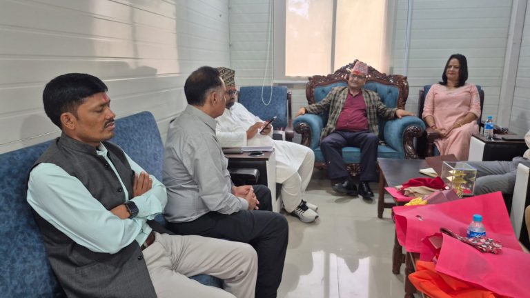 मुख्यमन्त्री भट्टद्वारा ग्यास आपूर्ति सहज बनाउन निर्देशन  सरोकारवालासँग छलफल
